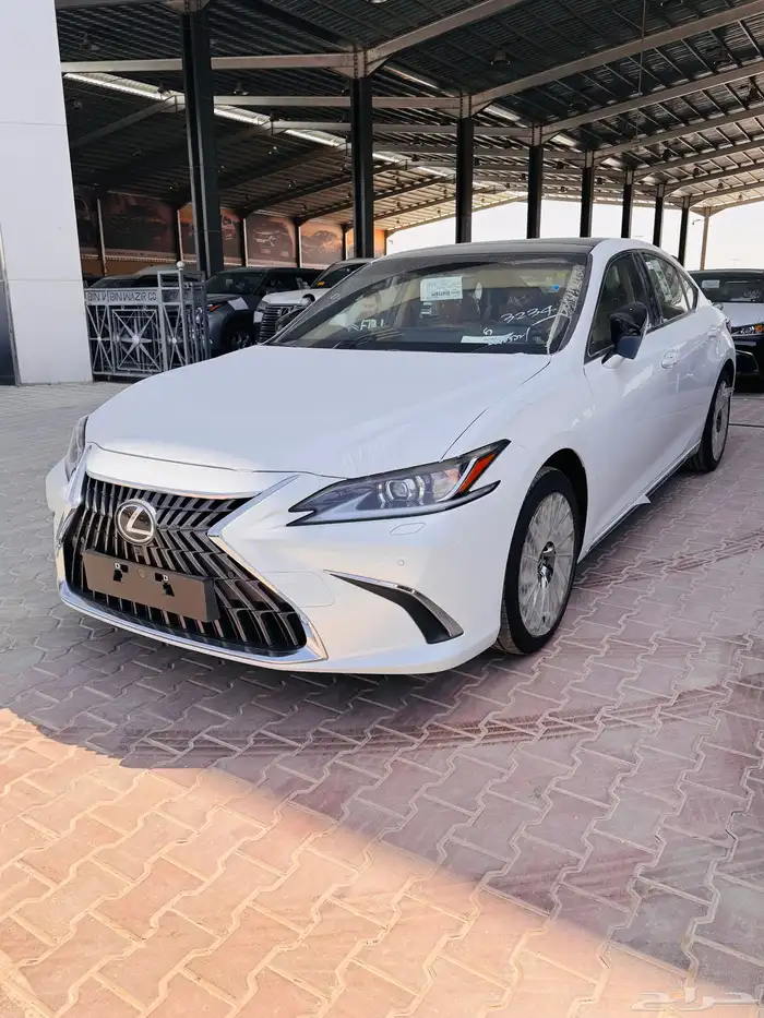 ليكزس Es350 بنزين 2025 كاش وتقسيط 3