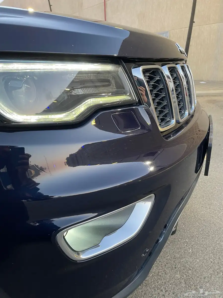 2018 جراند شروكي ليمتد V8 10