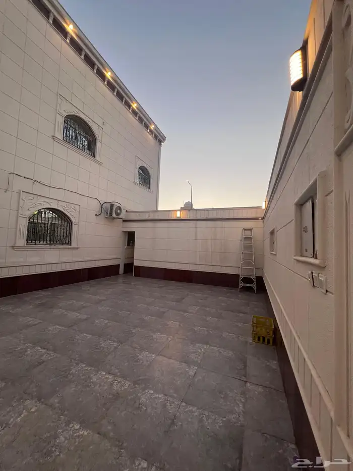 فيلا دور و اربعه شقق للبيع في حي الشروق شرق الرياض 9