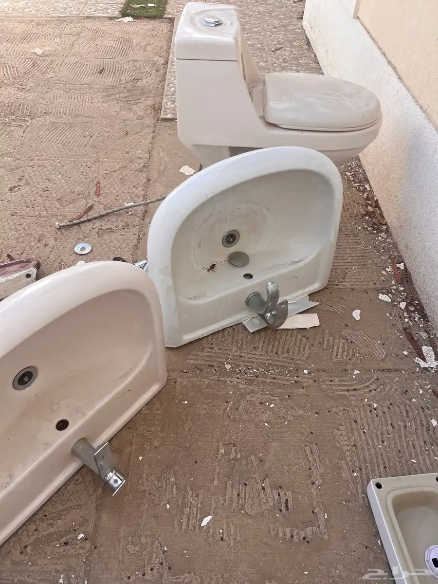 مغاسل وكراسي حمامات نظيفه للبيع 4