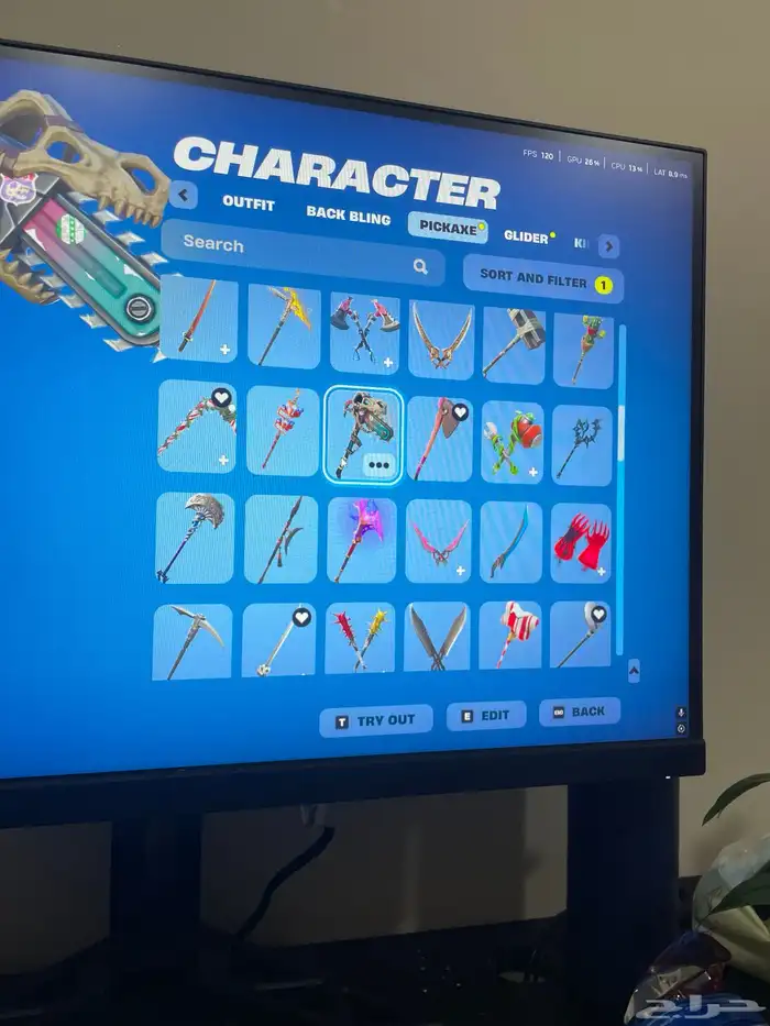 حساب فورت نايت للبيع فيه 136 سكن  205 شنط  166 اكس165 رقصه 19