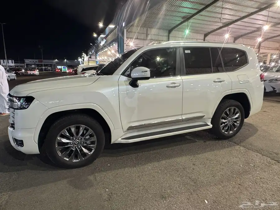 جيب لاندكروزر GXR L4 سعودي وارد عبداللطيف ماشي3الاف 3