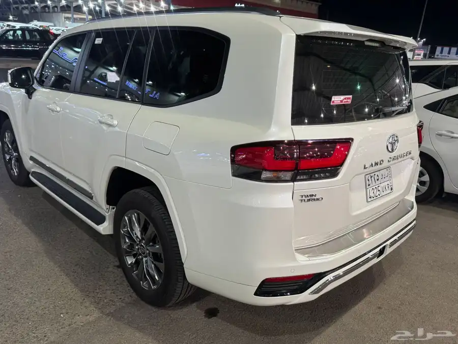 جيب لاندكروزر GXR L4 سعودي وارد عبداللطيف ماشي3الاف 4
