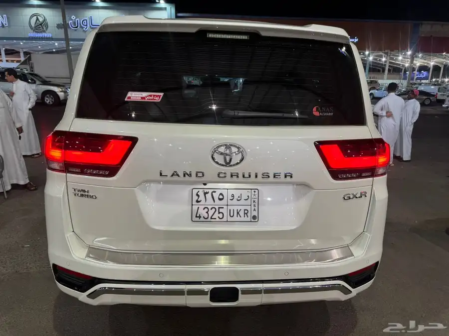 جيب لاندكروزر GXR L4 سعودي وارد عبداللطيف ماشي3الاف 6