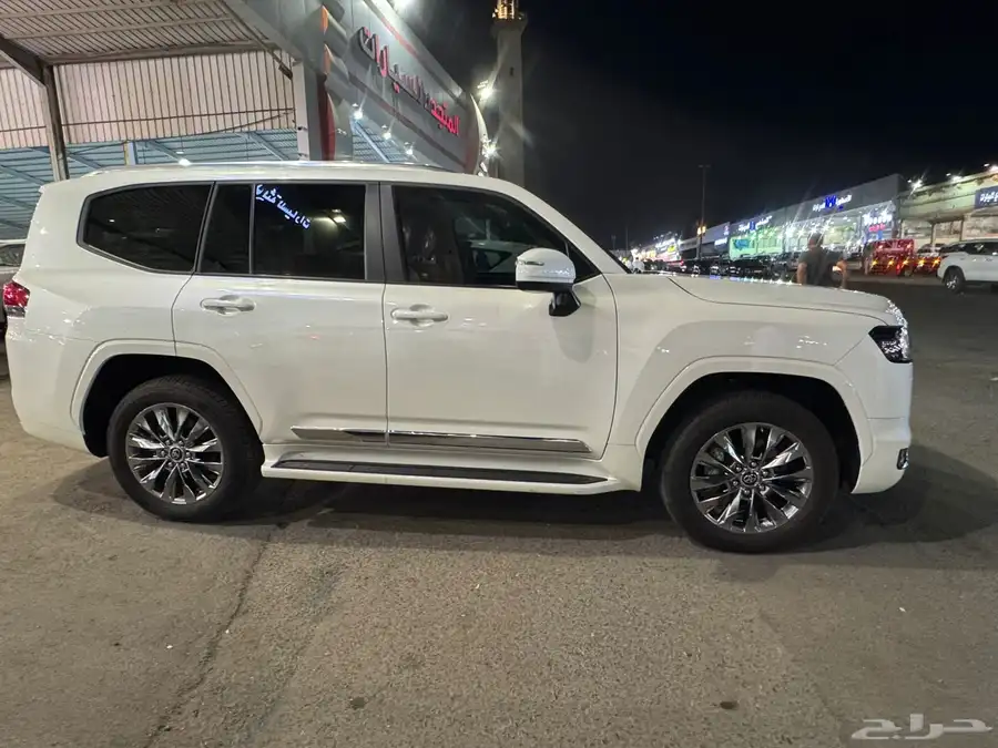 جيب لاندكروزر GXR L4 سعودي وارد عبداللطيف ماشي3الاف 5