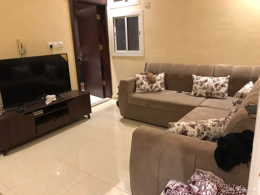للبيع طقم كنب بني نضيف ع السوم 0