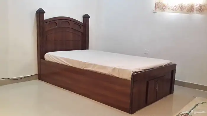 سرير خشب مع مرتبة للبيع 2