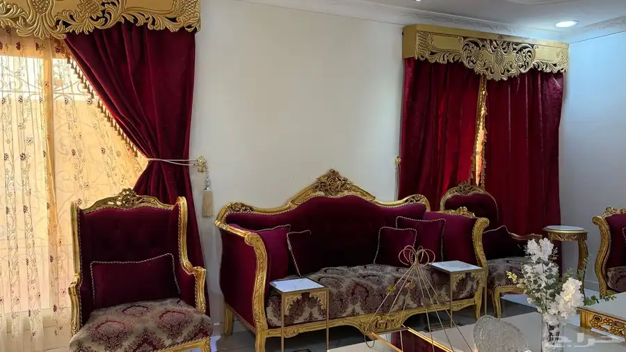 اثاث مستخدم لبيع مع طاولات ضيافه وستاره 1
