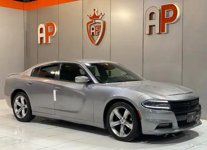 تشارجر SXT 2015 بحالة نظيفة 2