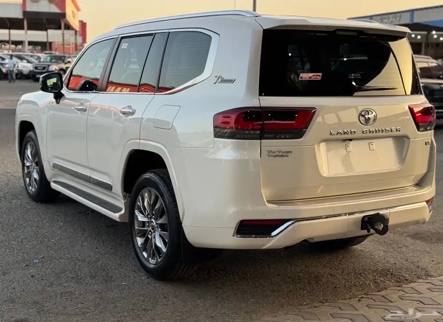 تويوتا لاندكروزر VX 2022 ديزل - اعلى فئه - بحالة الجديد 5