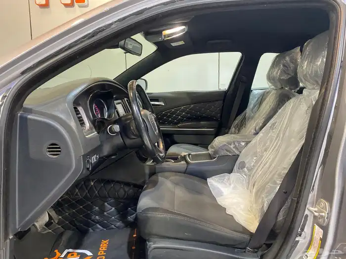 تشارجر SXT 2015 بحالة نظيفة 9