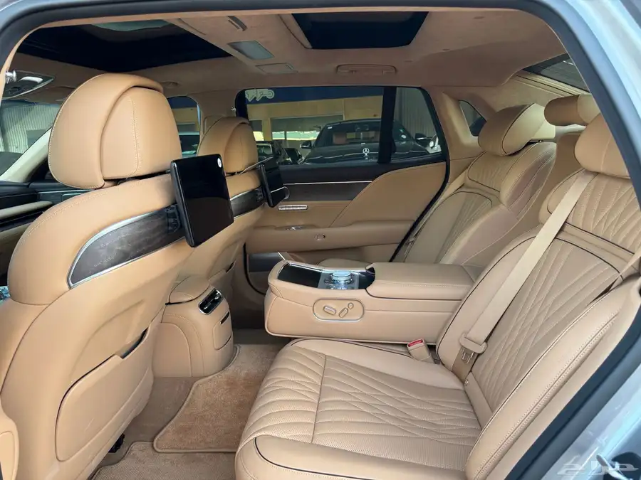 جنسس G90 رويال 2023 عداد 8 الاف على الضمان 9