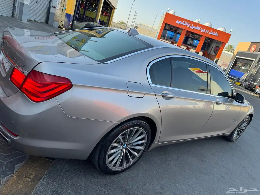 اقبل البدل BMW بي ام 2009 الفئة السابعة 740 index