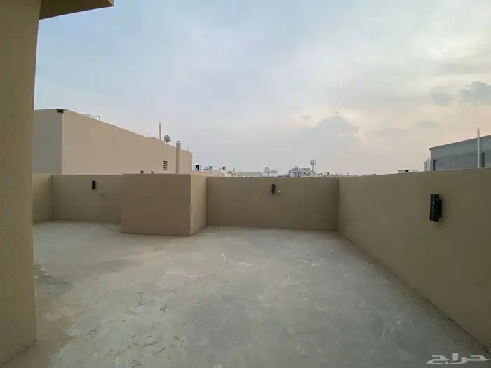 للبيع روف علوي مع ملحق بدرج داخلي جميع الضمانات والخدمات 28