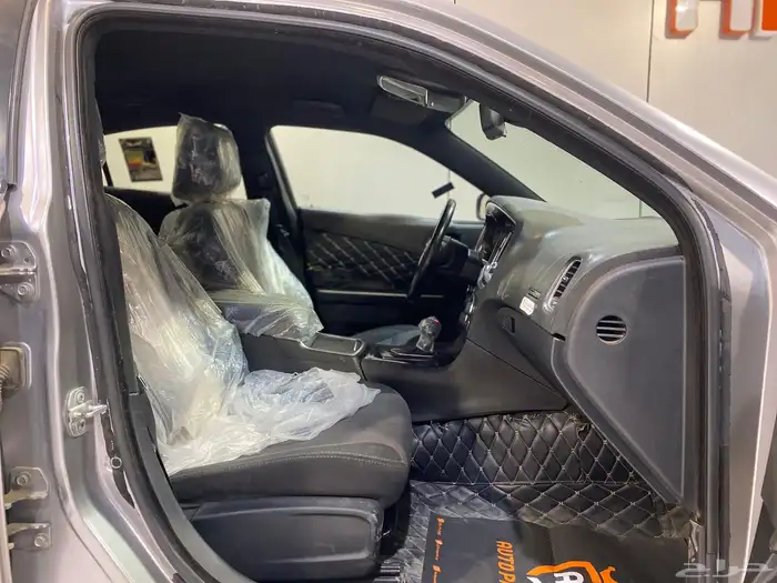 تشارجر SXT 2015 بحالة نظيفة 11