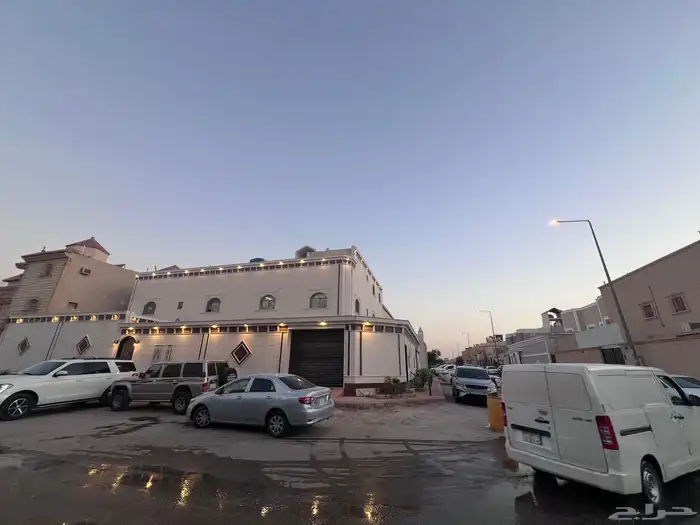 فيلا دور و اربعه شقق للبيع في حي الشروق شرق الرياض 5
