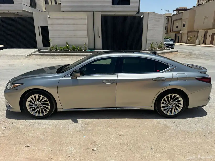 للبيع لكزس 350 ES 2019 CC 3