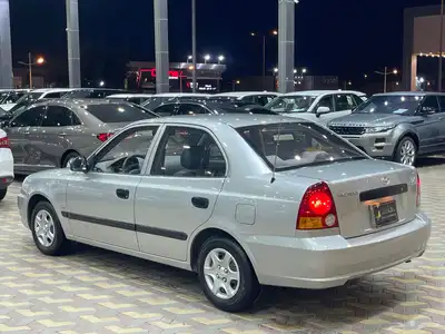 اكسنت موديل 2005 قير عادي مخزن 4