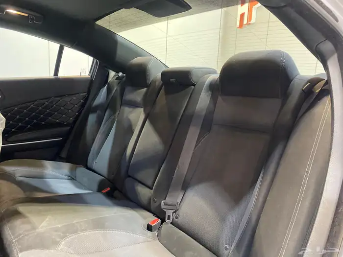 تشارجر SXT 2015 بحالة نظيفة 16