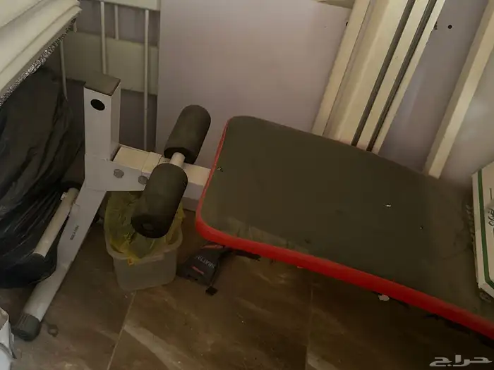 للبيع سرير ايكيا مع دولاب ومكاتب جديده وطفاية حريق وكراسي 6