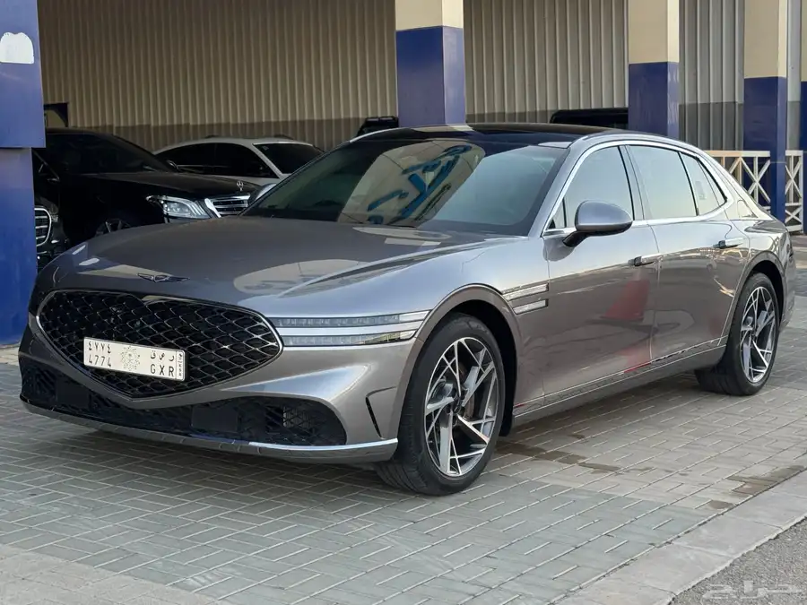 جنسس G90 رويال 2023 عداد 8 الاف على الضمان 0