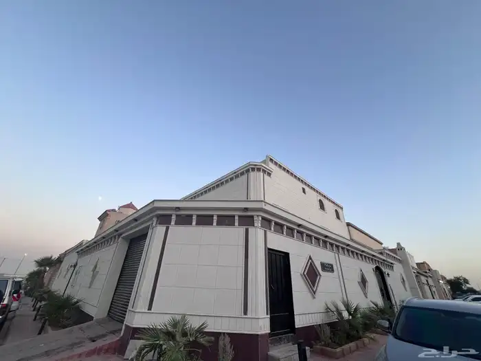 فيلا دور و اربعه شقق للبيع في حي الشروق شرق الرياض 2