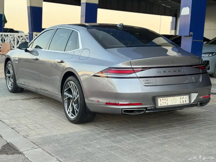 جنسس G90 رويال 2023 عداد 8 الاف على الضمان 3