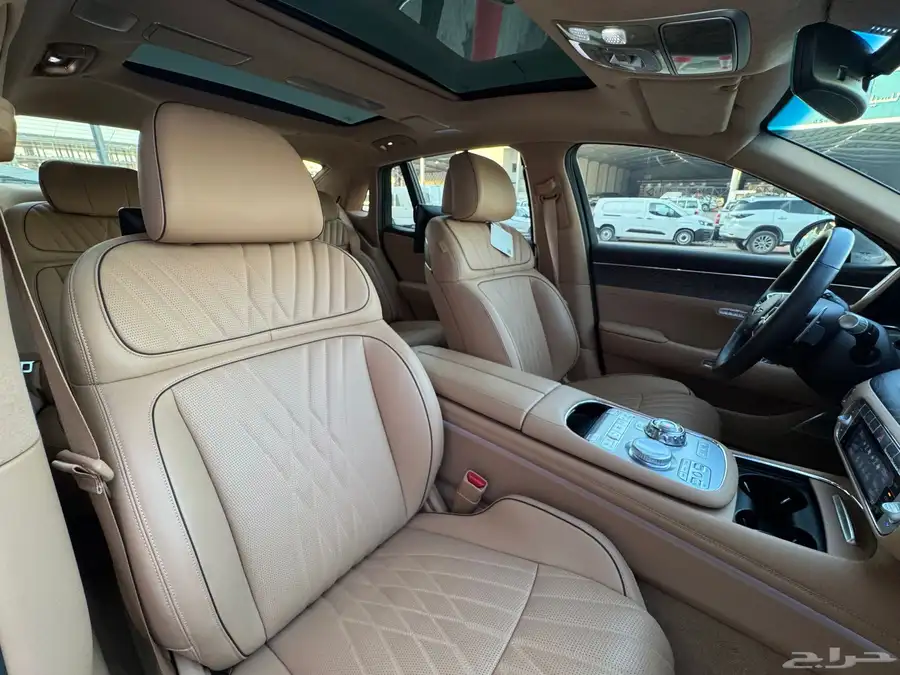 جنسس G90 رويال 2023 عداد 8 الاف على الضمان 12