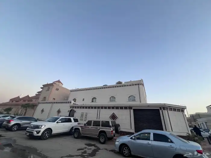 فيلا دور و اربعه شقق للبيع في حي الشروق شرق الرياض 1