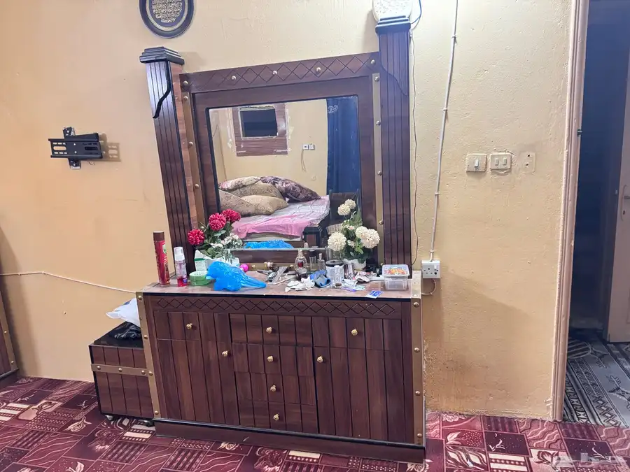 غرفة نوم كاملة للبيع بحالة ممتازة   استخدام خفيف 0