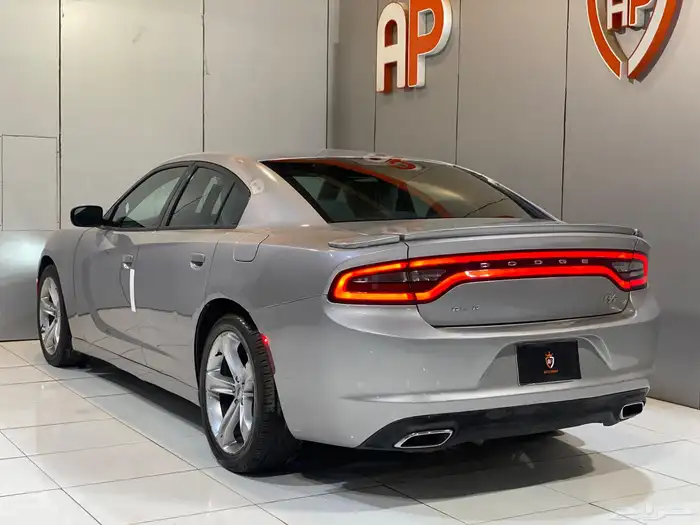 تشارجر SXT 2015 بحالة نظيفة 7