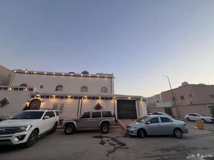 فيلا دور و اربعه شقق للبيع في حي الشروق شرق الرياض 4