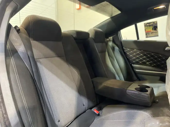 تشارجر SXT 2015 بحالة نظيفة 13