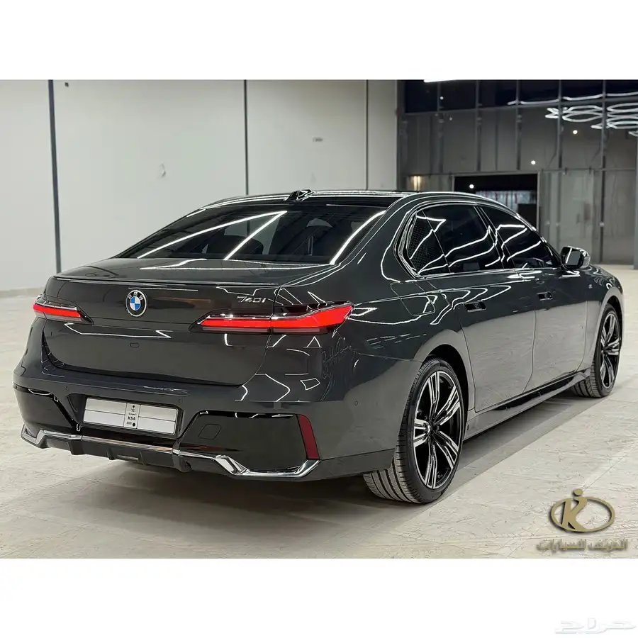 بي ام دبليو - 740i 2023 ناغي - عداد 24 الف فقط 3