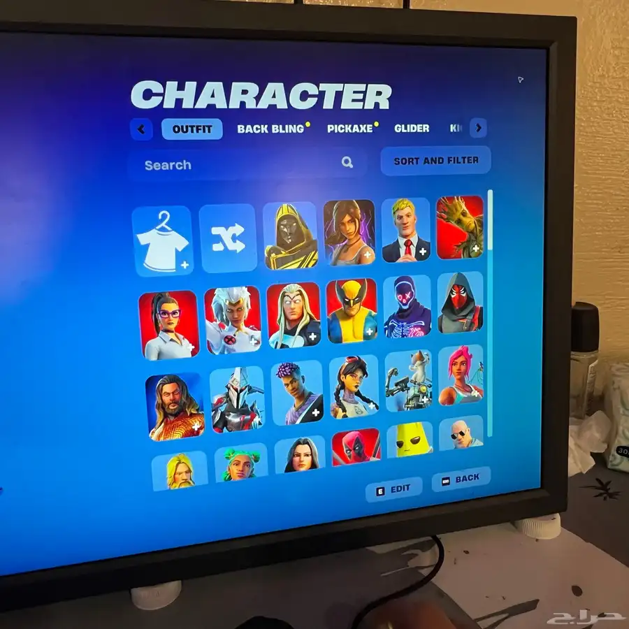 حساب فورتنايت للبيع السيزون الخامس وسكنات طور الزومبي القديم 0