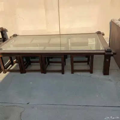 طاولة كبيرة مع طاولات صغيرة 3