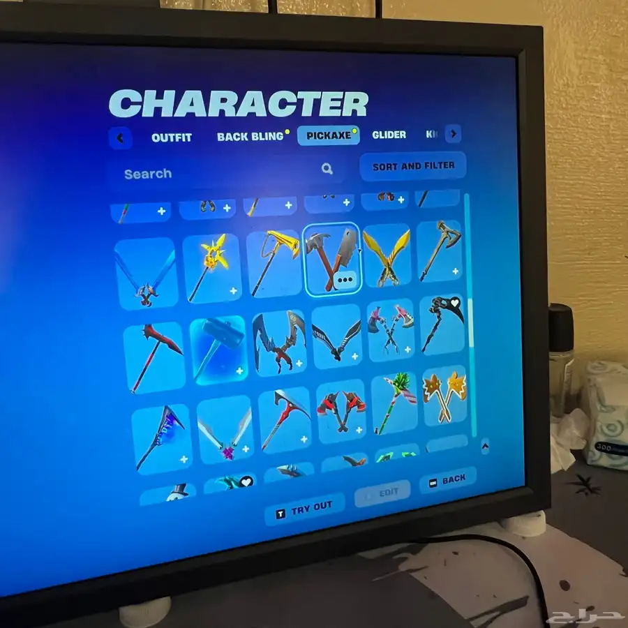 حساب فورتنايت للبيع السيزون الخامس وسكنات طور الزومبي القديم 19