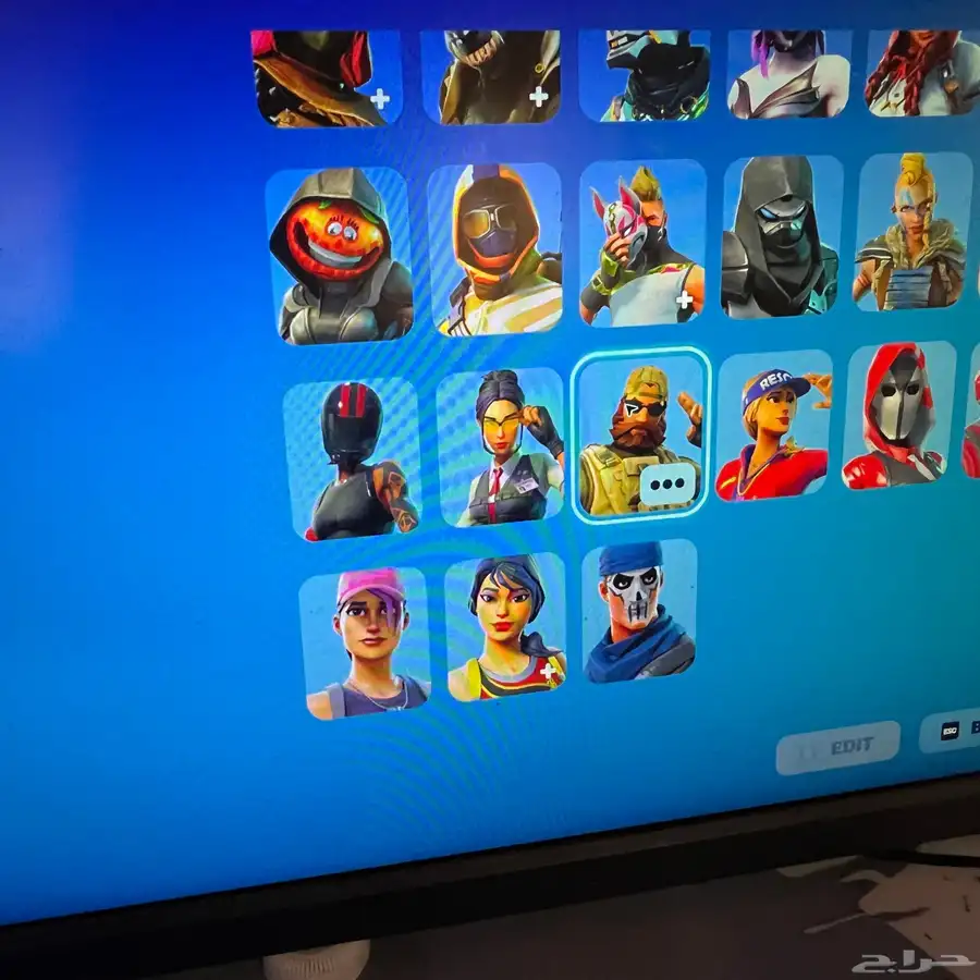 حساب فورتنايت للبيع السيزون الخامس وسكنات طور الزومبي القديم 6