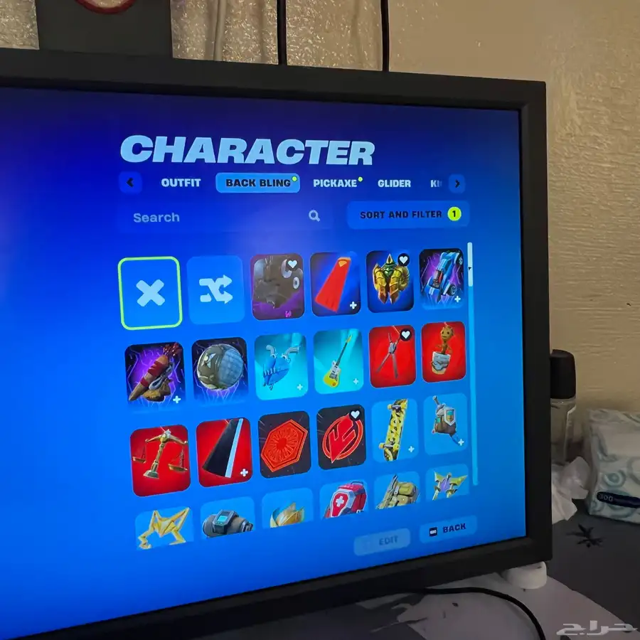 حساب فورتنايت للبيع السيزون الخامس وسكنات طور الزومبي القديم 7