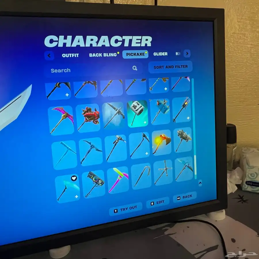 حساب فورتنايت للبيع السيزون الخامس وسكنات طور الزومبي القديم 22