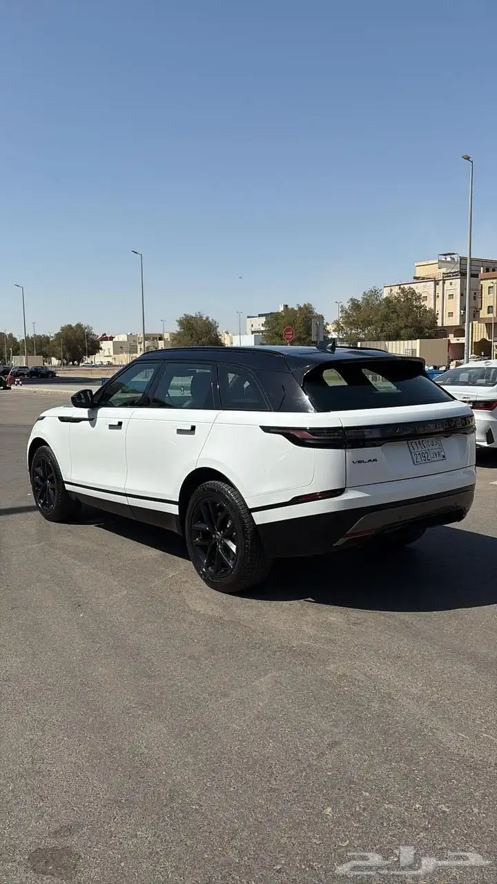 لاندروفر فيلار 2024 ممشى قليل وبحالة الوكاله.. 3