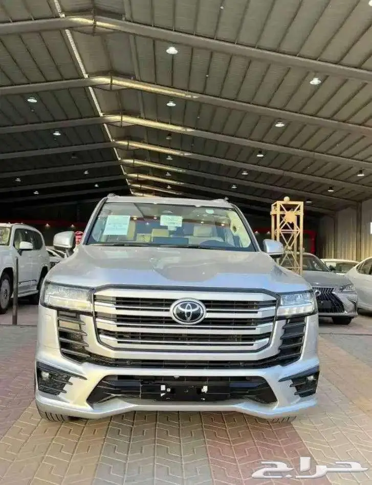 تويوتا لاندكروزر جى اكس ار اس بنزين - سعودى -2025 5