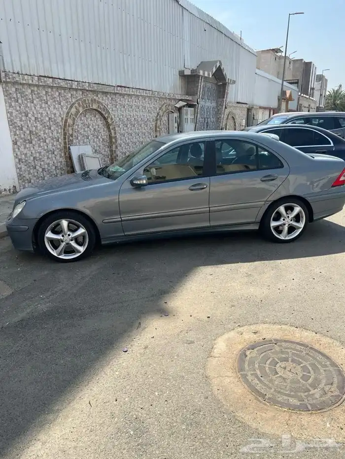 مرسيدس C200 موديل 2007 4