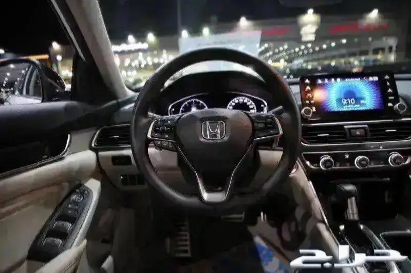 هوندا اكورد سبورت نص فل مخمل فتحة سقف موديل 2022 20