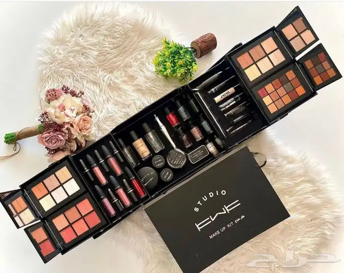 محل كامل عطور واكسسورات وممياج بسعر جملة الجمله بمحل دان 0