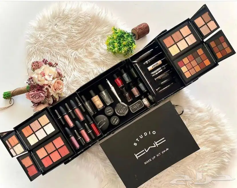 محل كامل عطور واكسسورات وممياج بسعر جملة الجمله بمحل دان 0