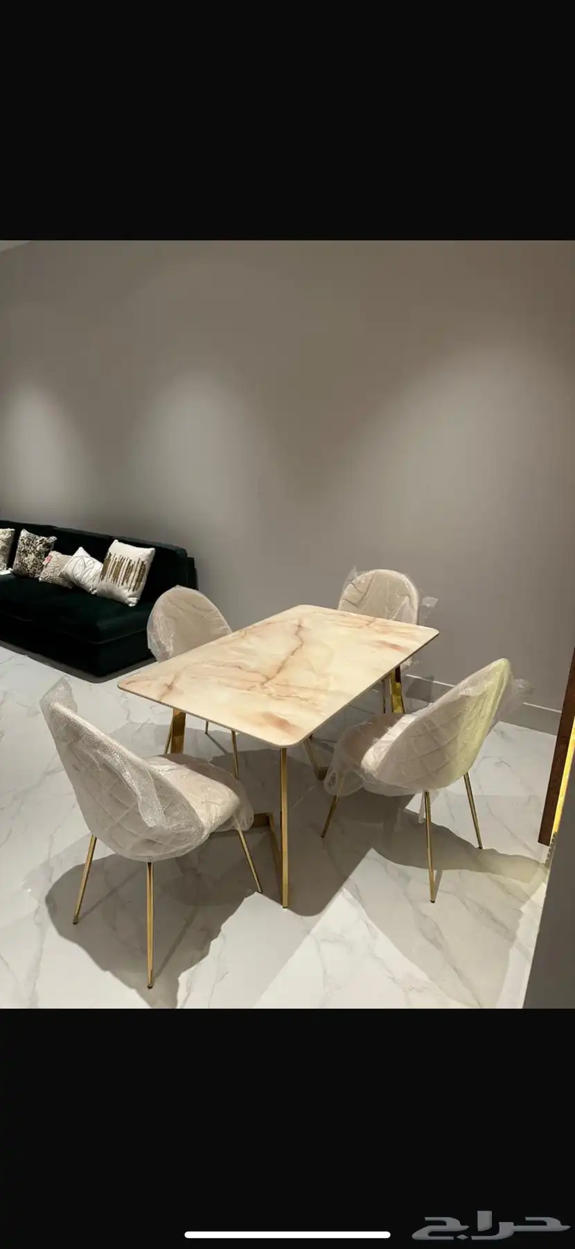 طاولة طعام منزليه اربعة اشخاص شبة جديدة 0