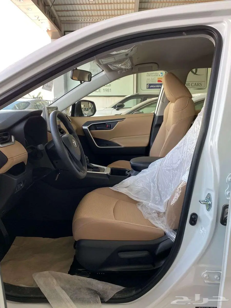 تويوتا رافور LE 2025 بنزين دبل أصفار 4