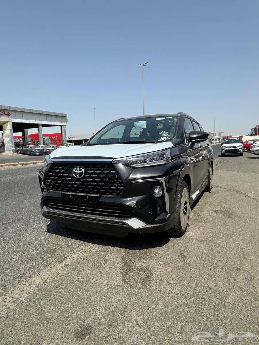 تويوتا فيلوز فل كامل 1500 cc اسود العائليه موديل 2025 1
