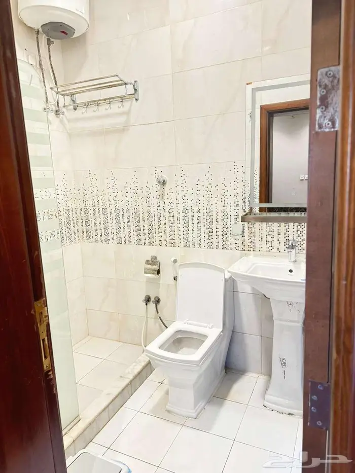 تجمع فلل وغرف في الرايس 9